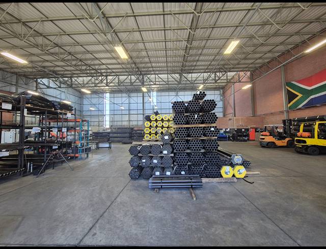 2,341M² WAREHOUSE TO LET IN LONGMEADOW